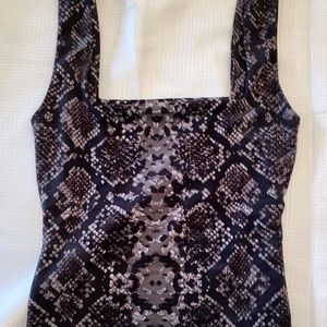 grey & black patterned top